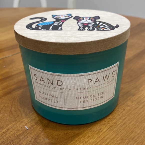 NWOT. Sand + Paws, 2-wick, 12oz., jar candle with lid. - Picture 2 of 8